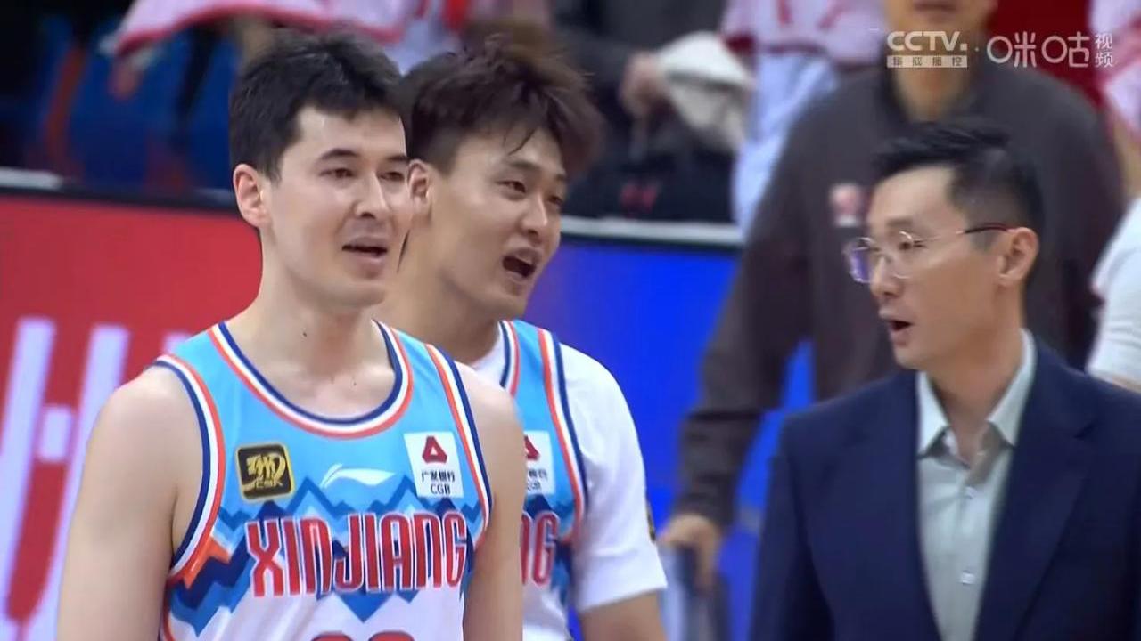 RNG观众热烈欢呼！，詹姆斯迎来五赛季出色发挥比赛高潮迭起(科比感谢球迷ps)