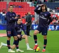 巴黎圣日耳曼训练开放日；集结日外线爆发引欢呼；法国杯在即；年轻球员得到机会的简单介绍