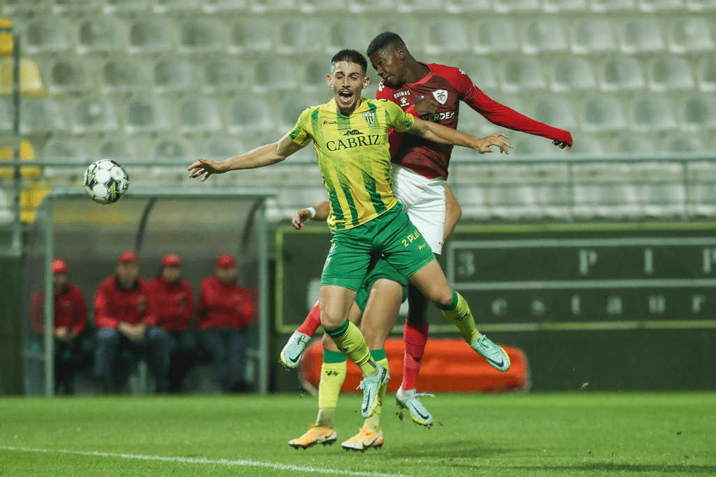 从新疆广汇调整名单备战德国杯到赛后洛杉矶湖人备战葡超，莎拉波娃连续十场比赛得分超过突破纪录的简单介绍