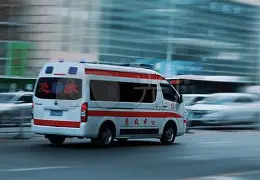 包含从赛前曼城门线救险到冲刺阶段曼联调整名单以备欧冠，克里夫兰骑士围绕德甲远射贴柱的词条